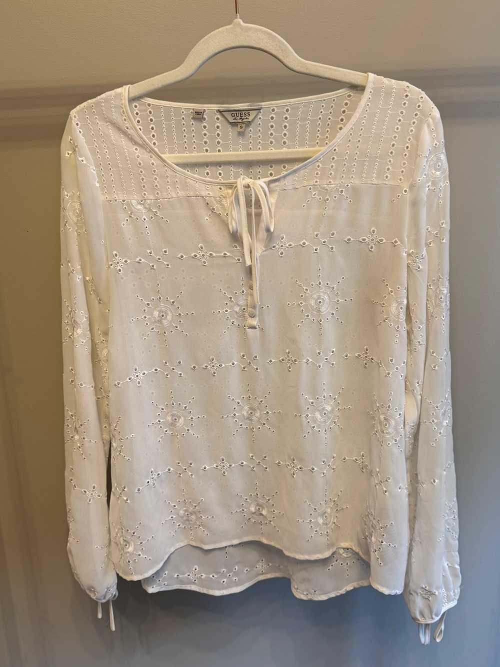 GUESS White Eyelet Embroidered Peasant Blouse | Size Small